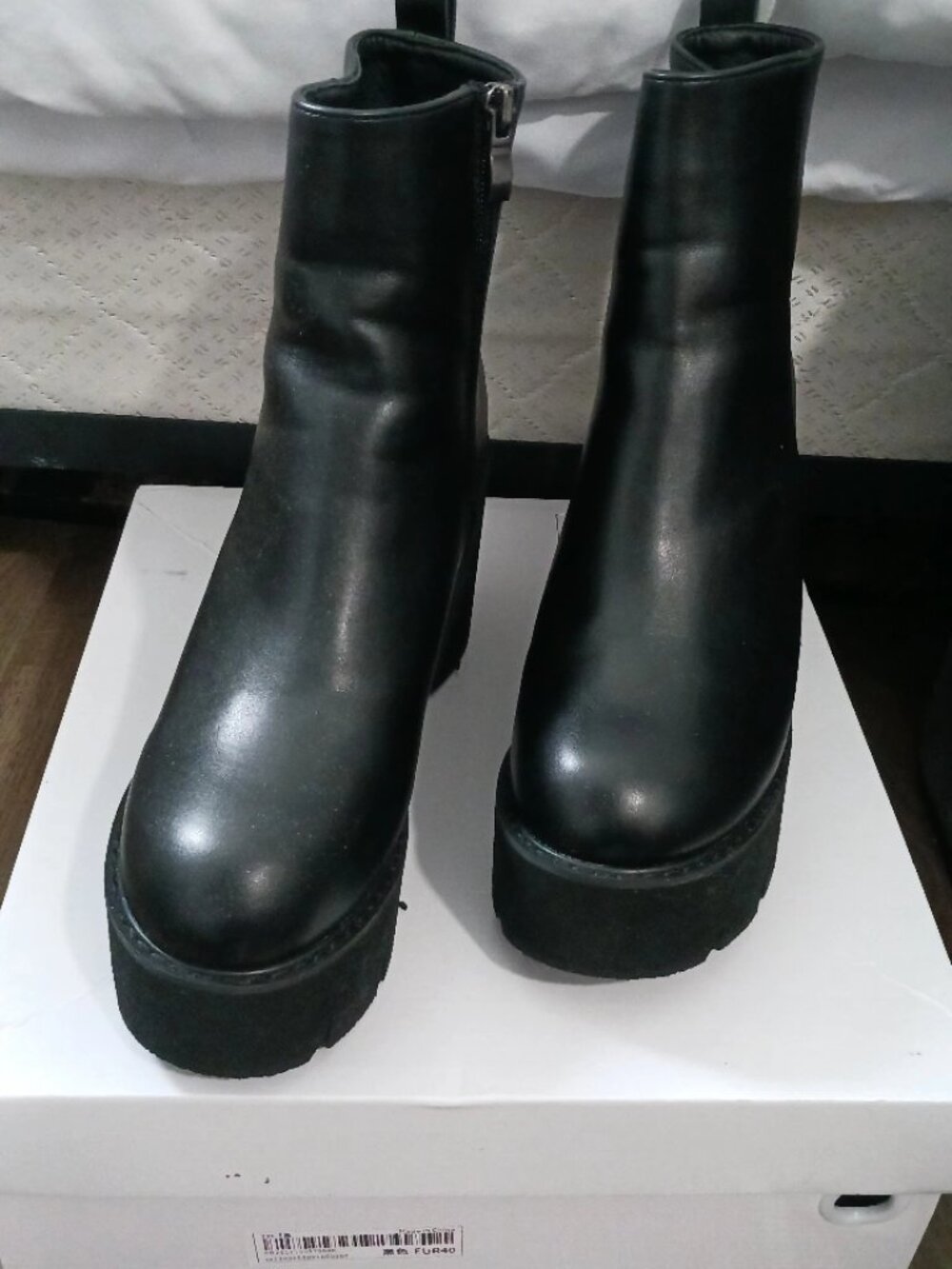 Boots - Picture 4 of 6